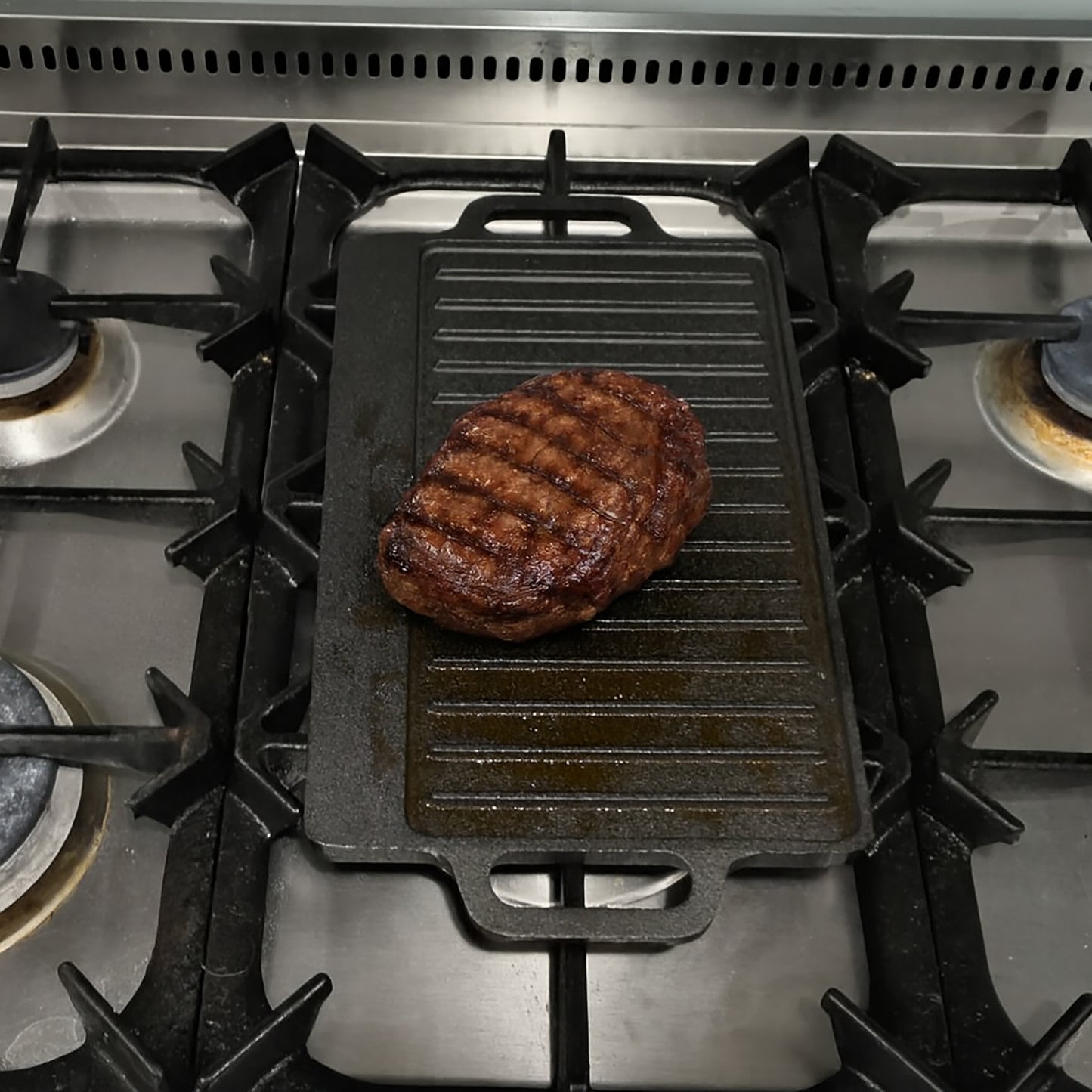40 cm Reversible Cast Iron Grill & Griddle -Dual-Sided (Flat & Ribbed), Pre-Seasoned, Handles, for Stove-Top V324-TSD-FLATBBQ40CM