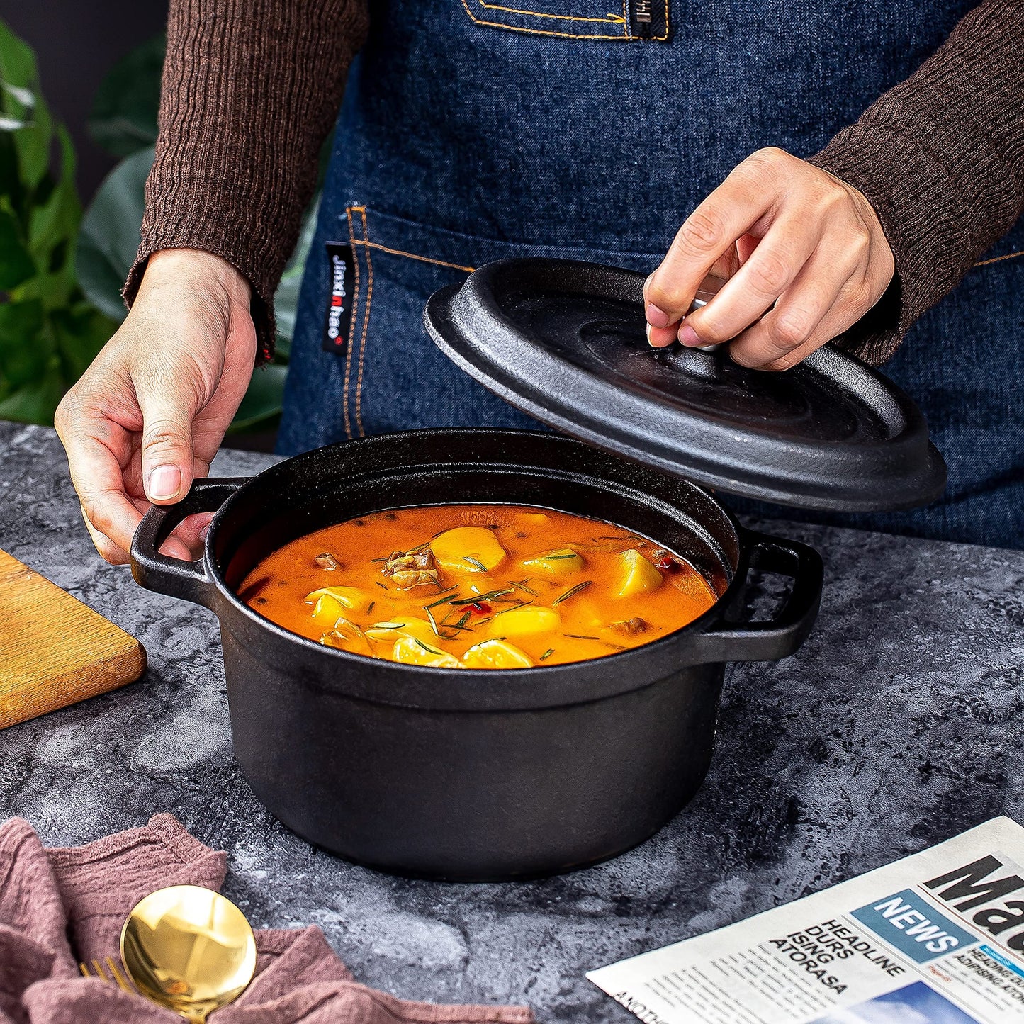 24cm Pre-seasoned NonStick Cast Iron Dutch Oven Handles Lid Skillet Cookware Braising Pot Pan Casserole V324-TSD-POT24CM