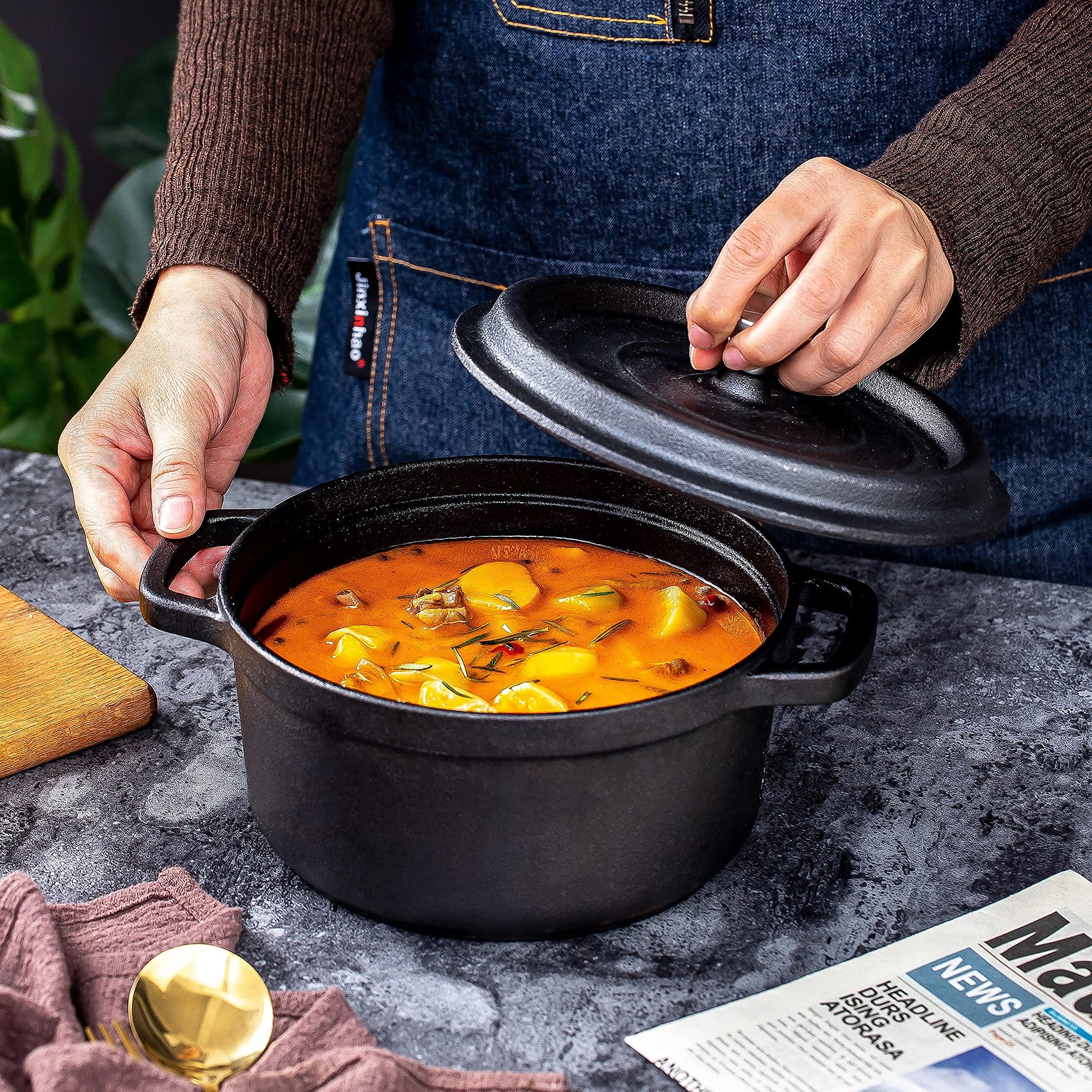 24cm Pre-seasoned NonStick Cast Iron Dutch Oven Handles Lid Skillet Cookware Braising Pot Pan Casserole V324-TSD-POT24CM