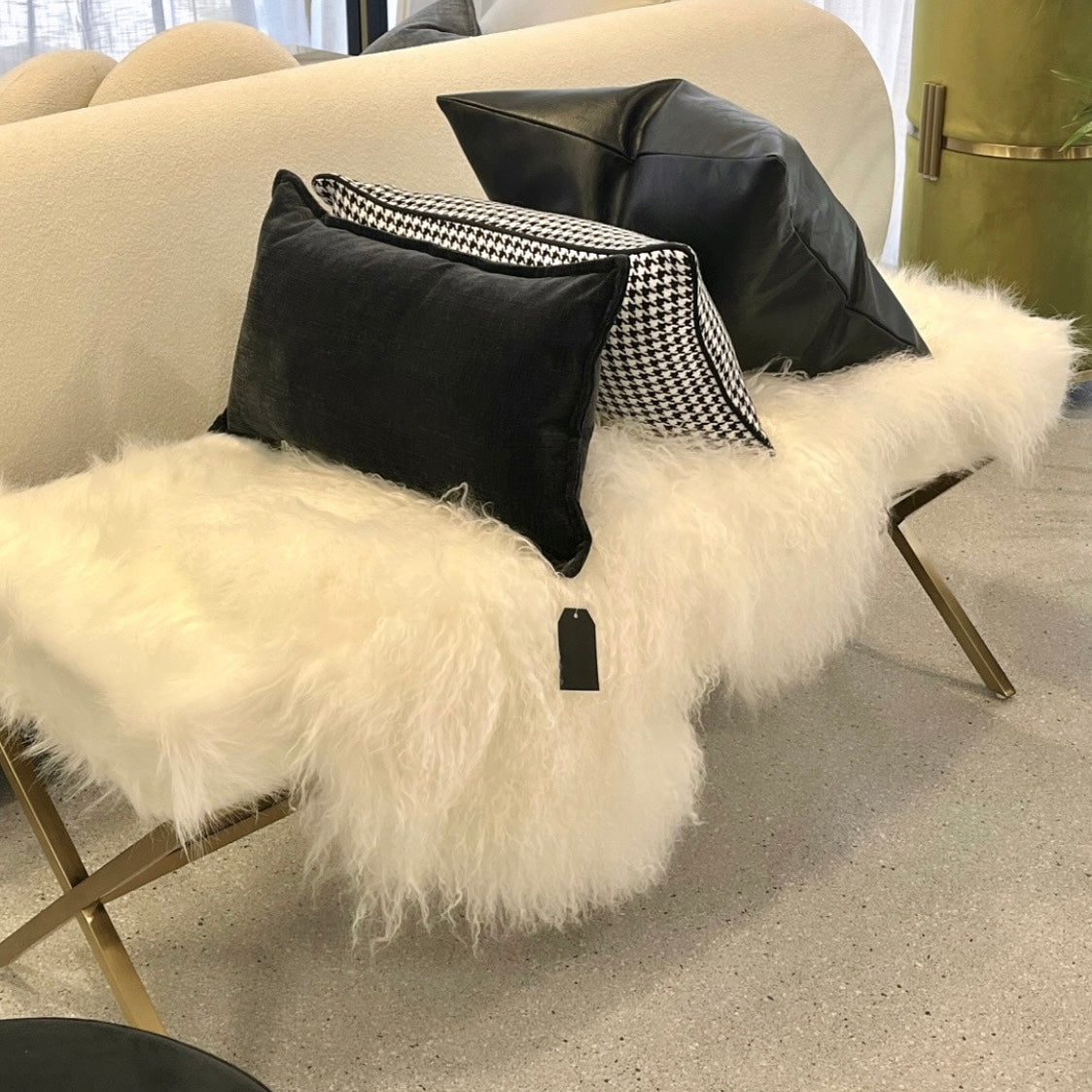 Interior Ave - Oxley Fur Bench - White & Gold V355-IA-B-OWG