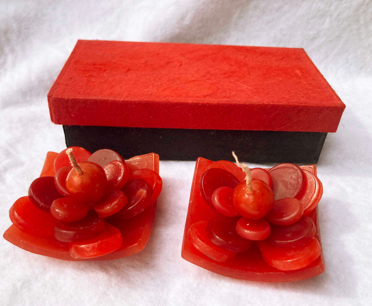 2 Red Lotus Floating Candles in Red Black Gift Box Set Birthday Xmas Valentine Mothers Day Gift Present V382-2REDLOTUSCANDLE