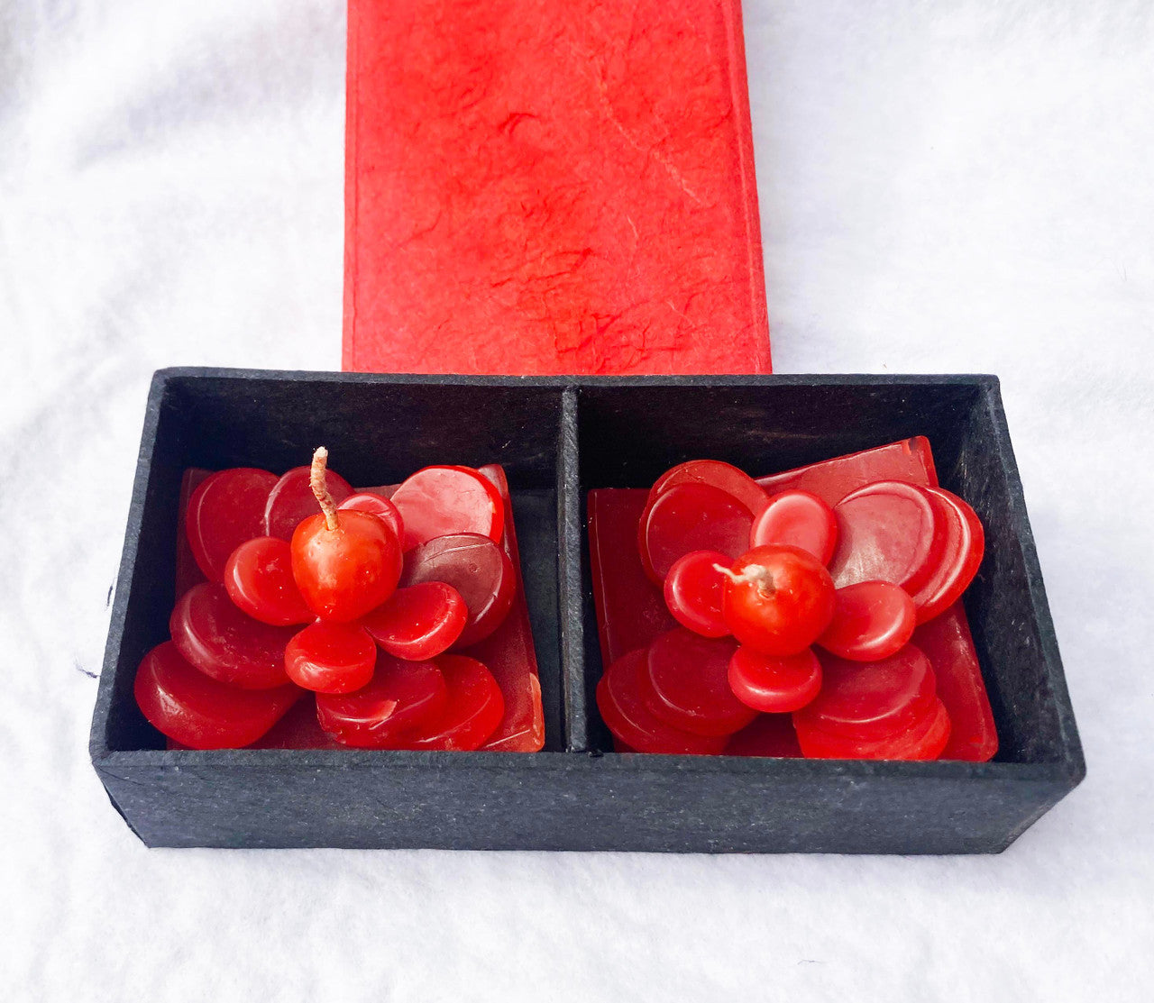 2 Red Lotus Floating Candles in Red Black Gift Box Set Birthday Xmas Valentine Mothers Day Gift Present V382-2REDLOTUSCANDLE