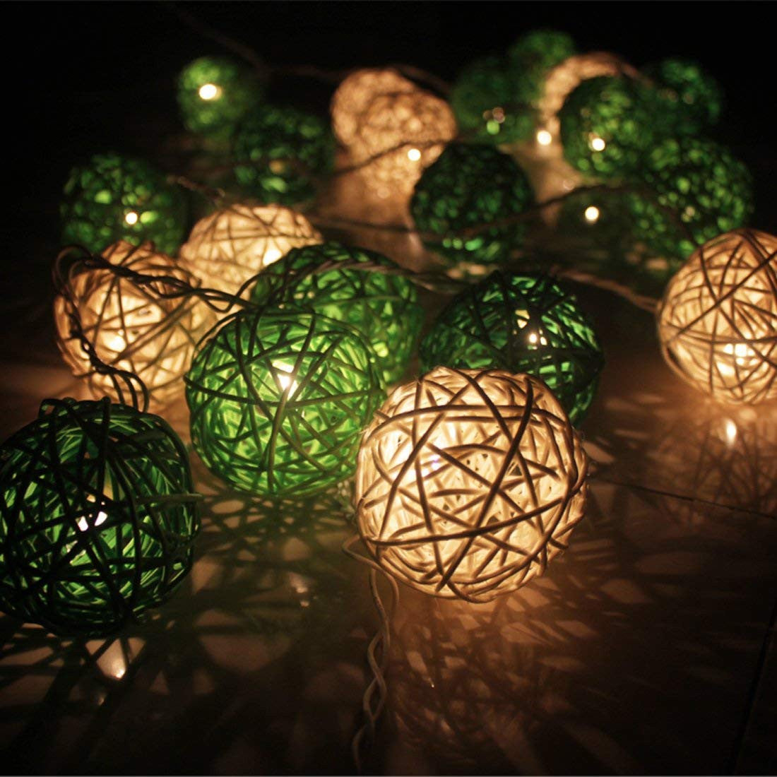 1 Set of Green n White 5cm Rattan Cane 50 Ball Battery Powered LONG 5m String Lights Christmas Gift Home V382-GREENWHITERATTBALLBATT50