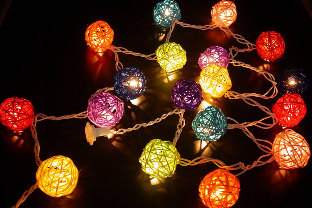 1 Set of Multi Coloured 5cm Rattan Cane 20 Ball Battery Powered 3m String Lights Christmas Gift Home Wedding V382-MULTICOLRATTBALLBATT20