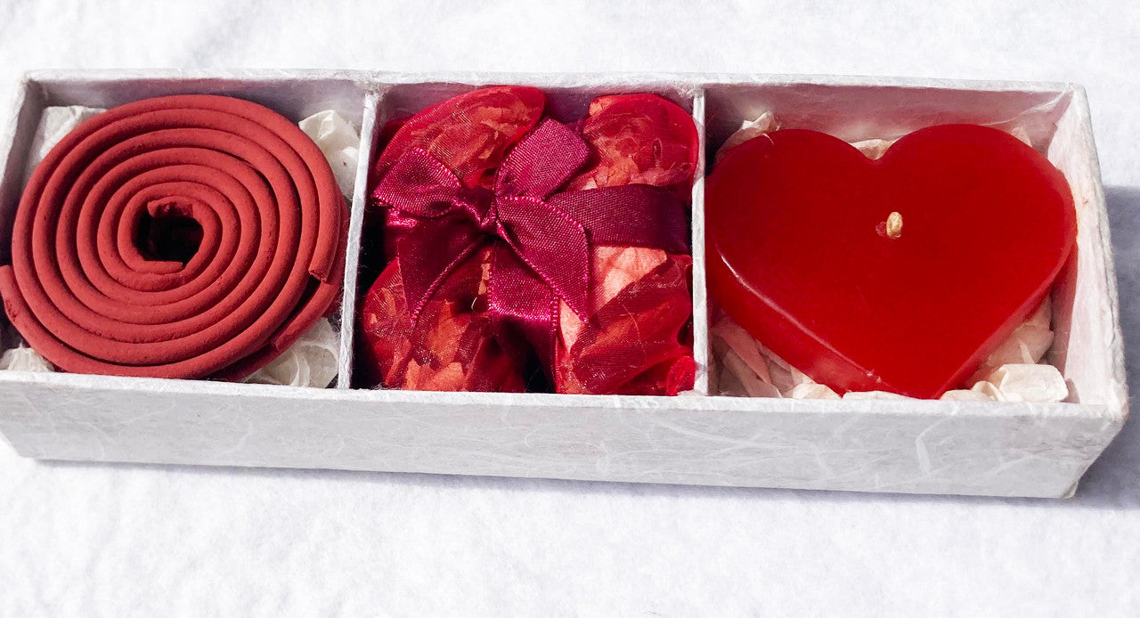 Red Heart Candle Spa Giftset - Red Heart candle, 3 Incense Coils, Pot Porri Satchet in Gift Box V382-REDHRTCOILPORRISET