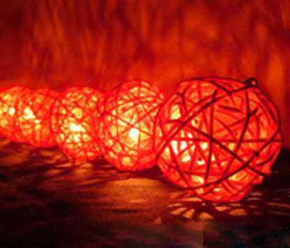 1 Set of Red 5cm Rattan Cane 50 Ball Battery Powered LONG 5m String Lights Christmas Gift Home Wedding Party V382-REDRATTBALLBATT50