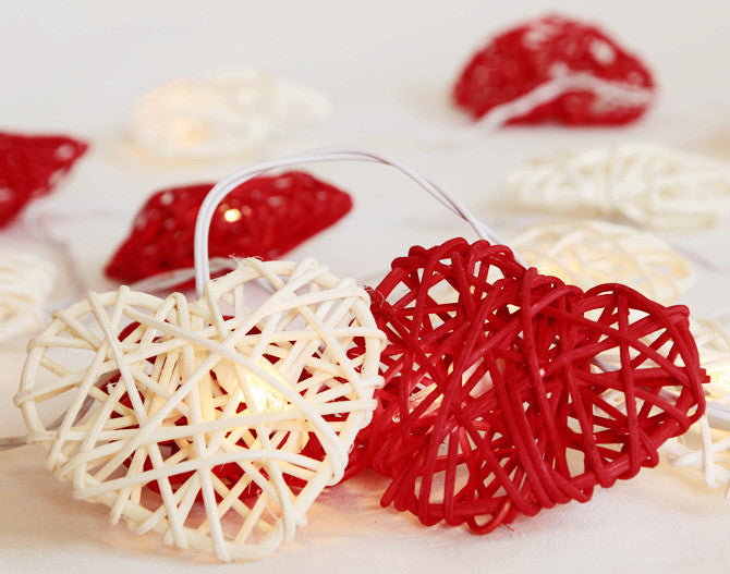 20 Red and White 3D Hollowed Rattan Heart-Shaped 3M String Fairy Lights, Battery (AA) Indoor & Outdoor V382-REDWHHRTRATTBATT20