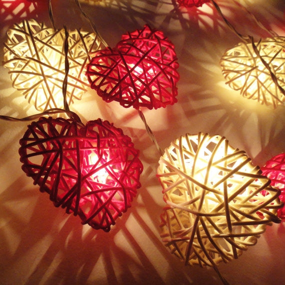 20 Red and White 3D Hollowed Rattan Heart-Shaped 3M String Fairy Lights, Battery (AA) Indoor & Outdoor V382-REDWHHRTRATTBATT20