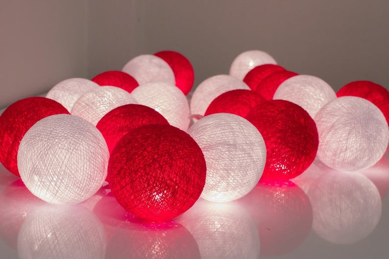 1 Set of 20 LED Red White 5cm Cotton Ball Battery String Lights Christmas Gift Home Wedding Party Bedroom V382-REDWHITEBALLBATT20