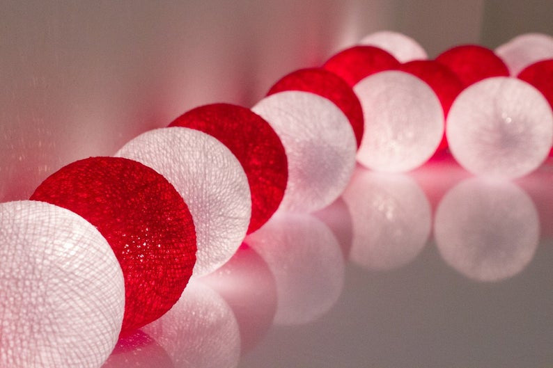 1 Set of 20 LED Red White 5cm Cotton Ball Battery String Lights Christmas Gift Home Wedding Party Bedroom V382-REDWHITEBALLBATT20