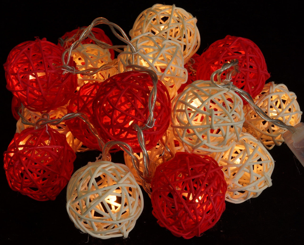 1 Set of Red and White5cm Rattan Cane 20 Ball Battery Powered 3m String Lights Christmas Gift Home Wedding V382-REDWHITERATTBALLBATT20