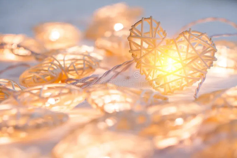 50 White 3D Hollowed Rattan Heart-Shaped 5M LONG String Fairy Lights, Battery (AA) Indoor & Outdoor V382-WHHRTRATTBATT50
