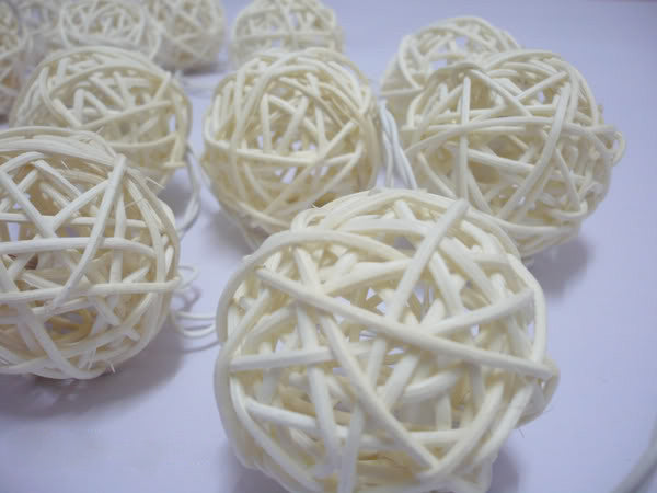 1 Set of 20 LED Cream White 5cm Rattan Cane Ball Battery Powered String Lights Christmas Gift Home Wedding V382-WHRATTBALLBATT20