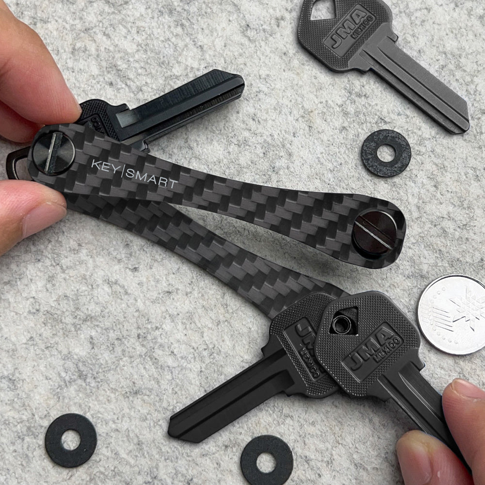 KeySmart Original - Compact Key Holder and Keychain Organiser (Up to 8 Keys) - Carbon Fiber 3K V398-KS019-CF3K
