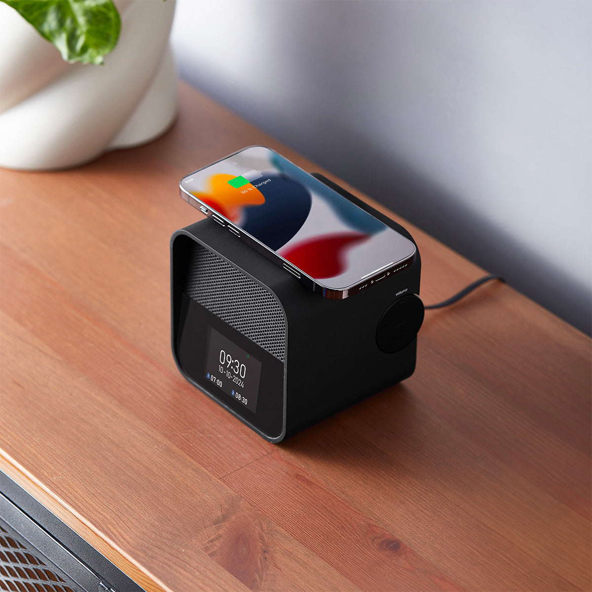 Lexon Oslo Dab & Fm Alarm Clock Radio / Bluetooth Speaker / Wireless Charger - Black V398-LD-LA130N