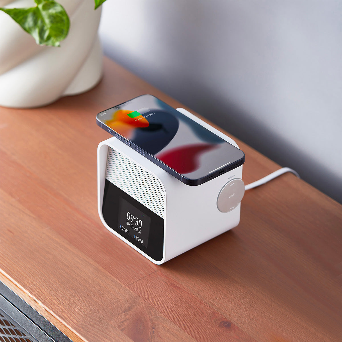 Lexon Oslo Dab & Fm Alarm Clock Radio / Bluetooth Speaker / Wireless Charger - White V398-LD-LA130W