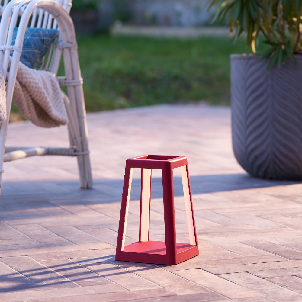 Lexon Lantern Portable Lamp With Built-In Wireless Charger - Red V398-LD-LH94DR