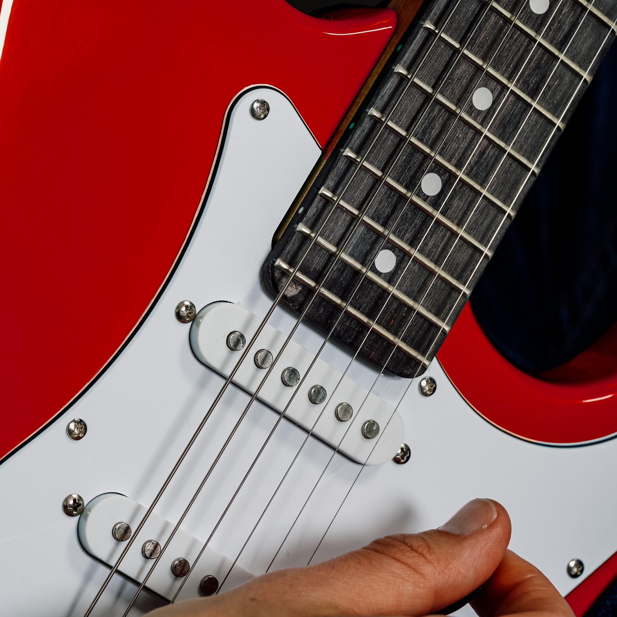 3rd Avenue Electric Guitar Pack - Red V398-NM-XF203ARDPK
