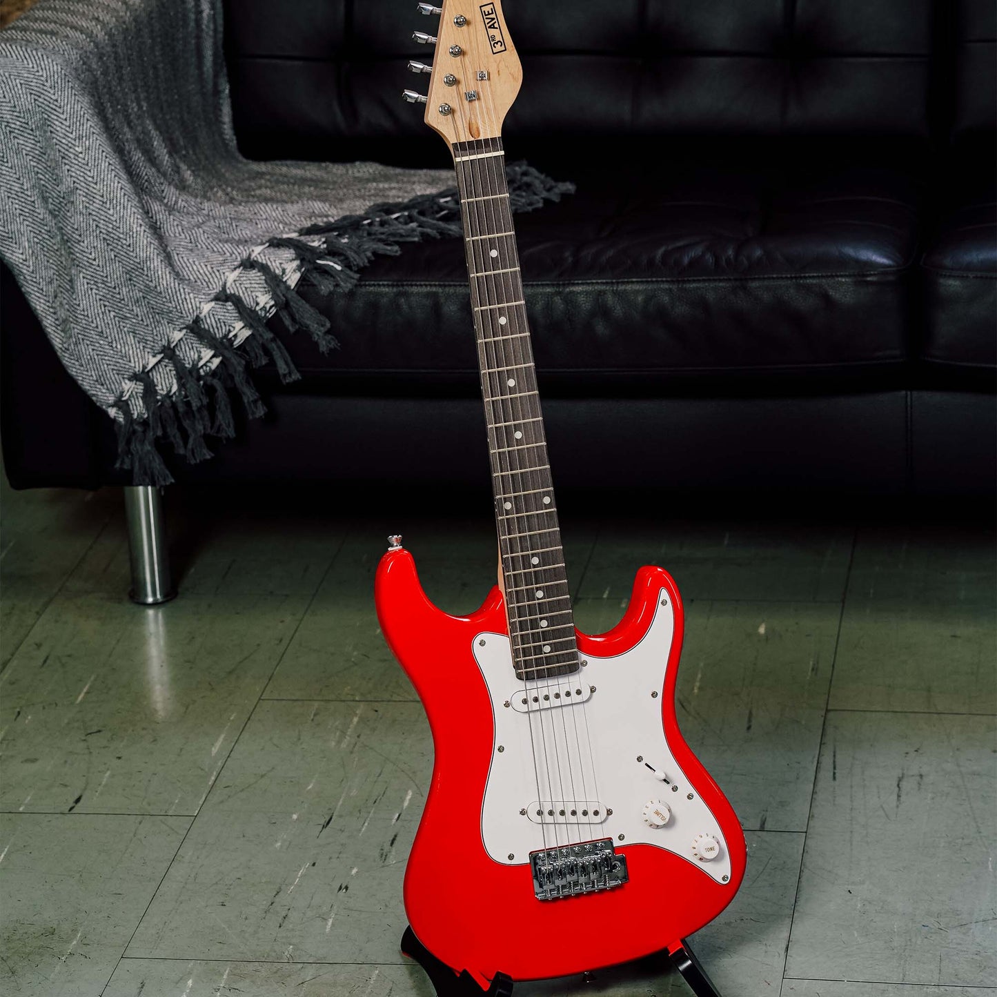 3rd Avenue 3/4 Size Electric Guitar - Red V398-NM-XF203CRDPK