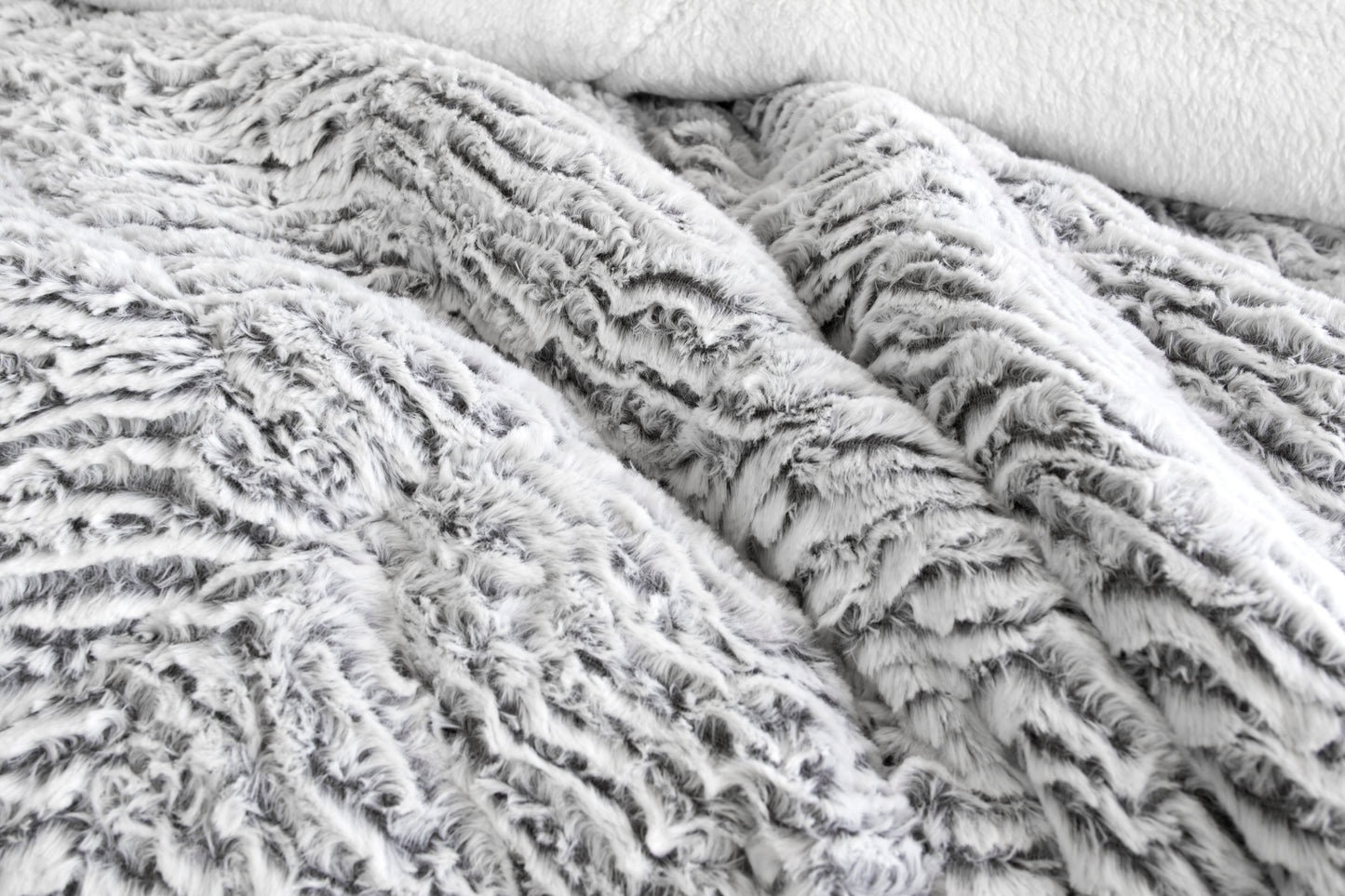 Faux Fur SHERPA 3PCE COMFORTER SET - QUEEN/KING V441-CS4545SILQB/KB