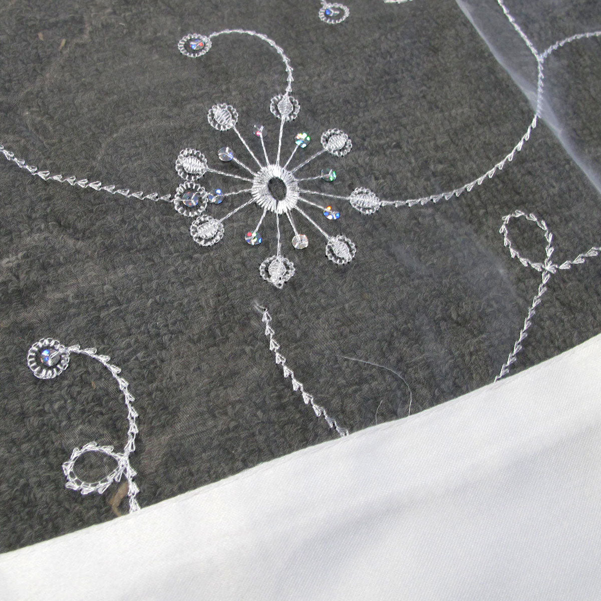 White Sequined Organza Glitter Table Cloth Topper 90 x 90 cm V442-ABR-TABLEC-RANDOMTOPPER-WHITE-SQ