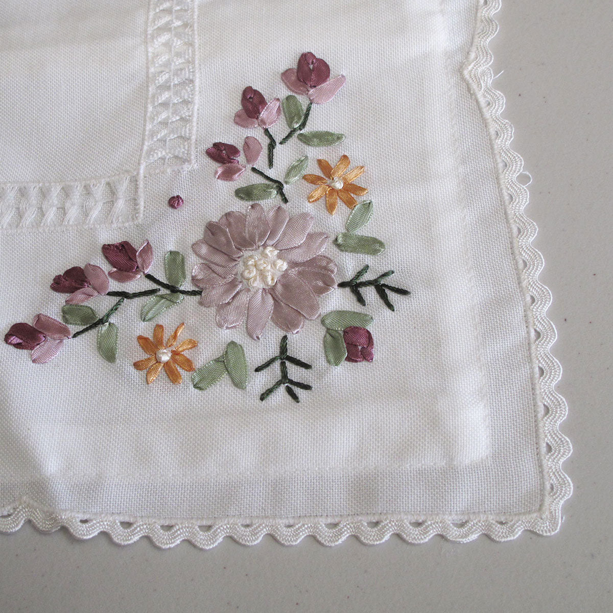 Victoriana White Applique Embroidered Table Topper 85 x 85 cm V442-ABR-TABLEC-VICTORIANA-WHITE-SQ