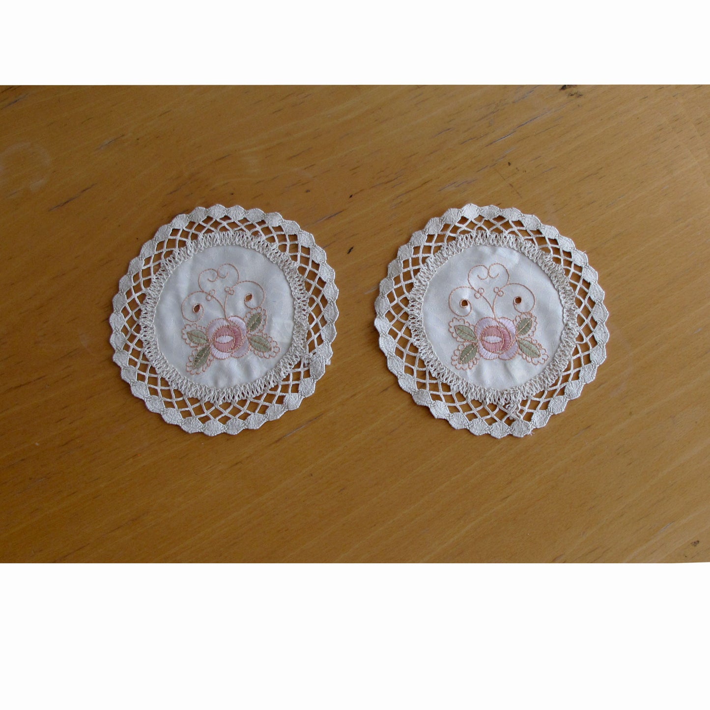Set of 2 Embroidered Doilies Floral 10 V442-ABR-TABLEPLACEMAT-FLORAL10-CREAM-RD