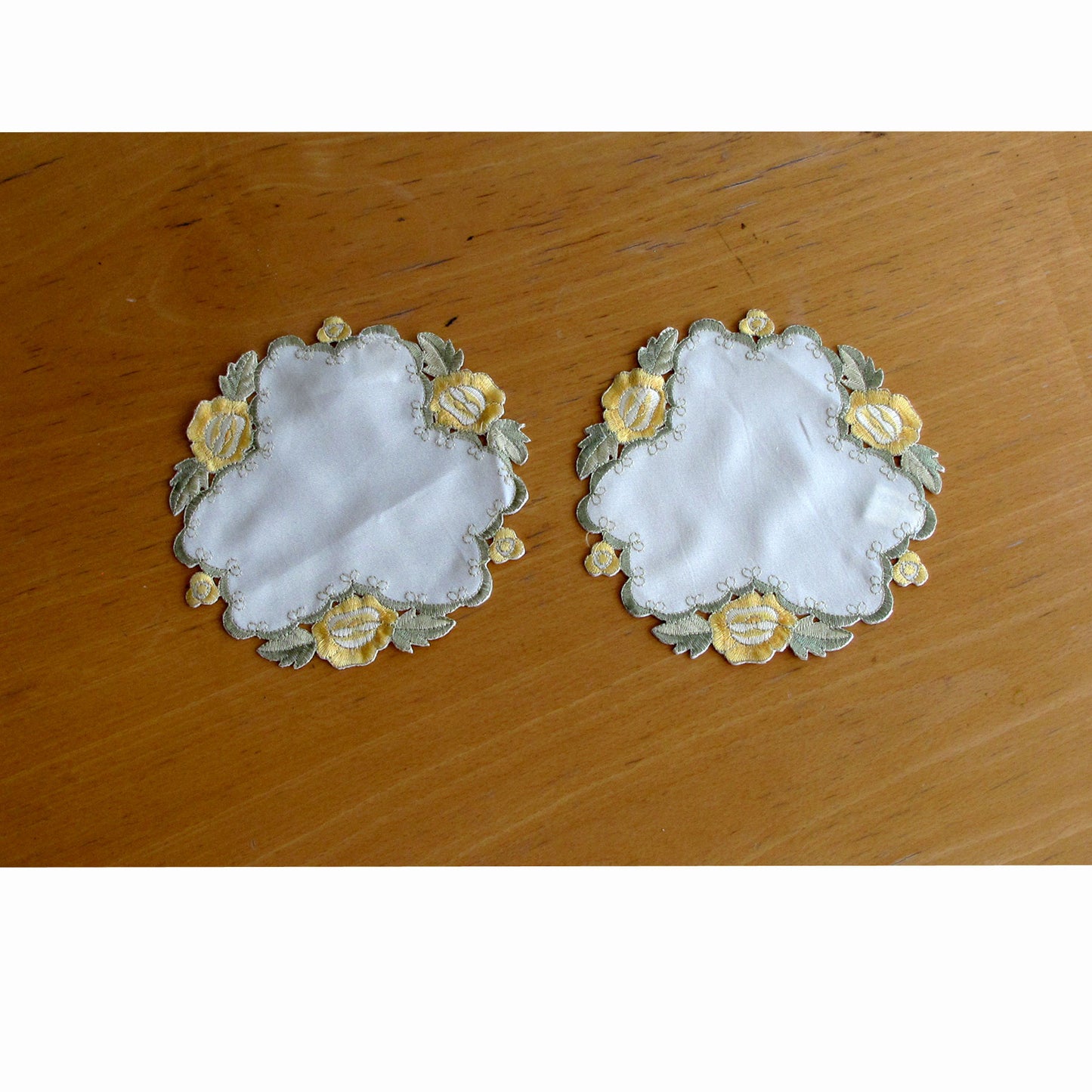Set of 2 Embroidered Doilies Floral 11 V442-ABR-TABLEPLACEMAT-FLORAL11-CREAM-RD