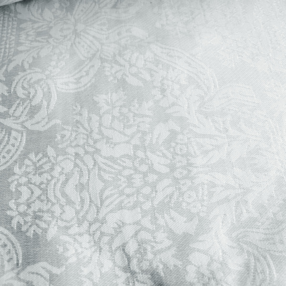 Damask White Elegant Polyester Jacquard Table Runner 38 x 90 cm V442-ABR-TABLER-DAMASK90CM-WHITE-RE