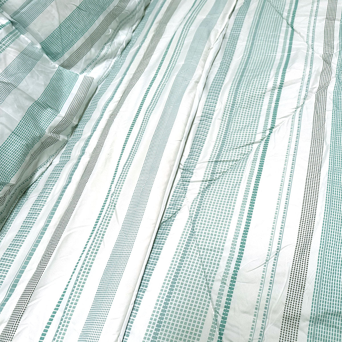 Hotel Living 3 Pce Light Weight Comforter Set Queen/King Oscar Mosaic V442-ATX-COMFORTER-OSCARO1-TEAL-QS