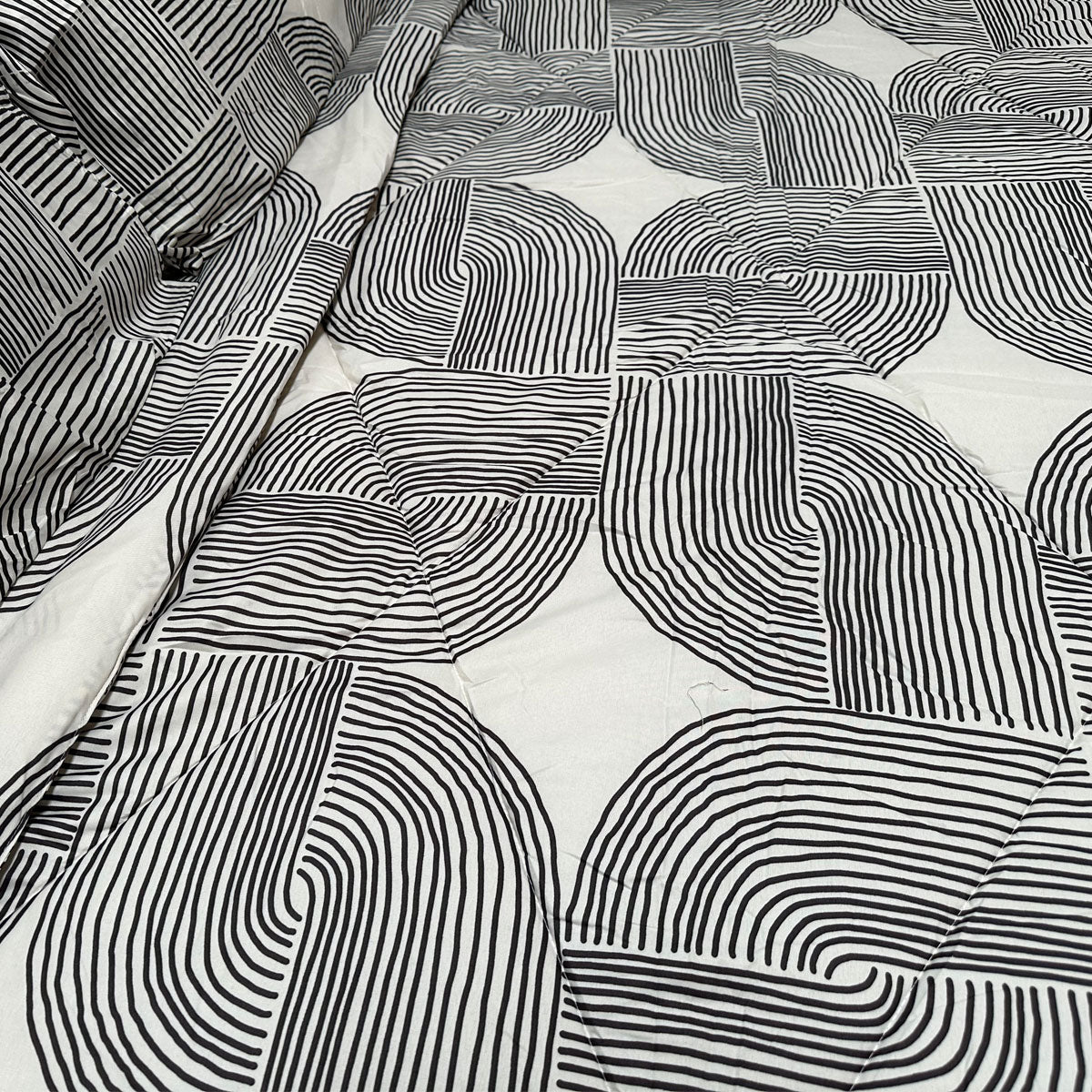 Hotel Living 3 Pce Light Weight Comforter Set Queen/King Oscar Curves V442-ATX-COMFORTER-OSCARO7-CHARCOAL-QS
