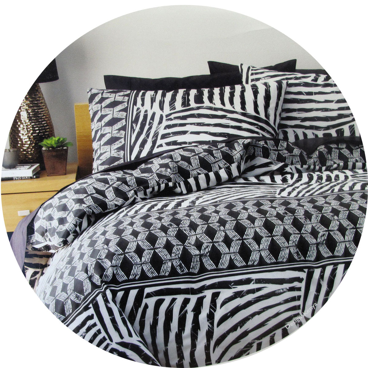 Homeport Kenya Black Printed Geometric Quilt Cover Set Double V442-AVT-QUILTCS-KENYA-BLACK-DS