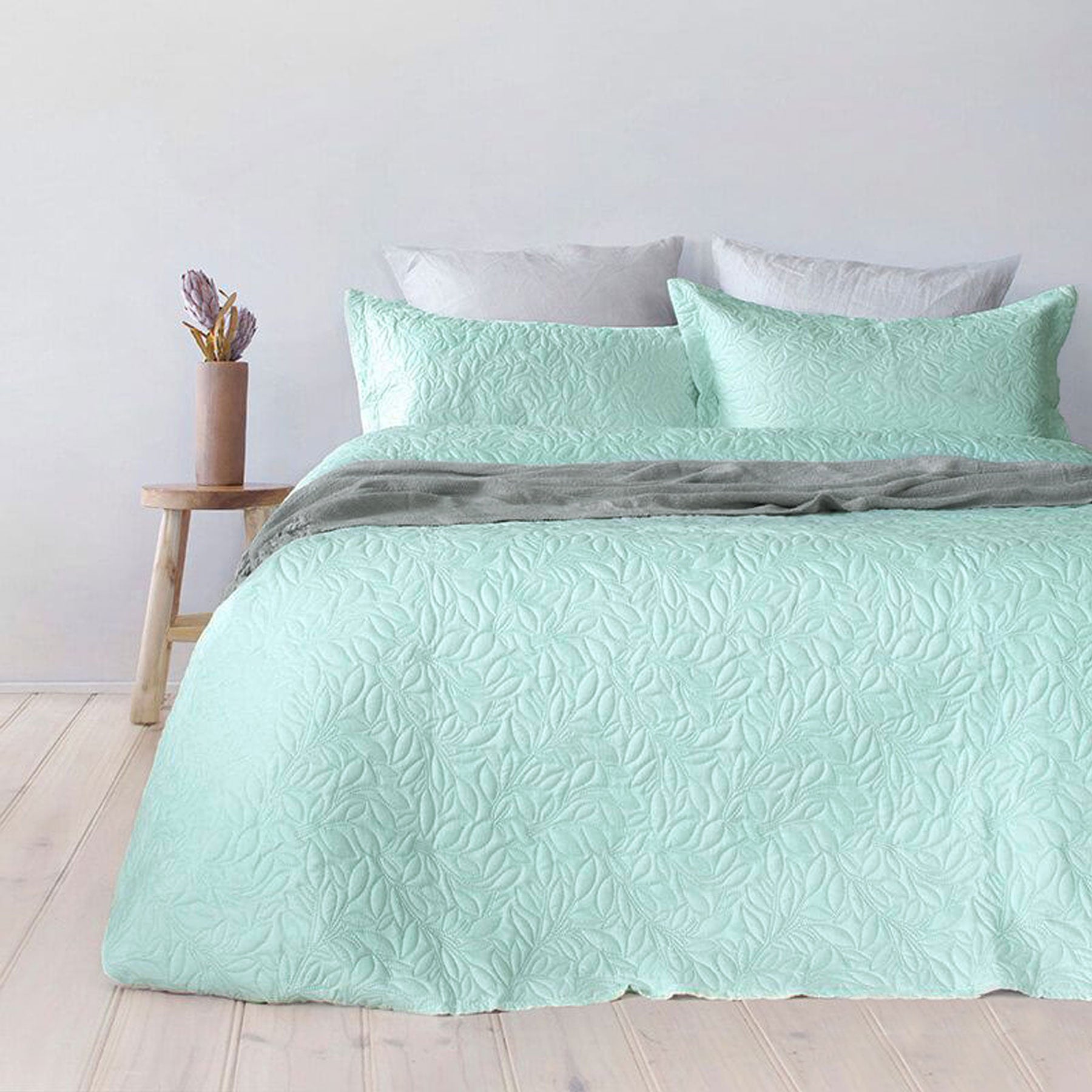 Bambury Botanica Embossed Glacier Coverlet Set Queen/King V442-BBY-COVERLET-BOTANICA-GLACIER-QS