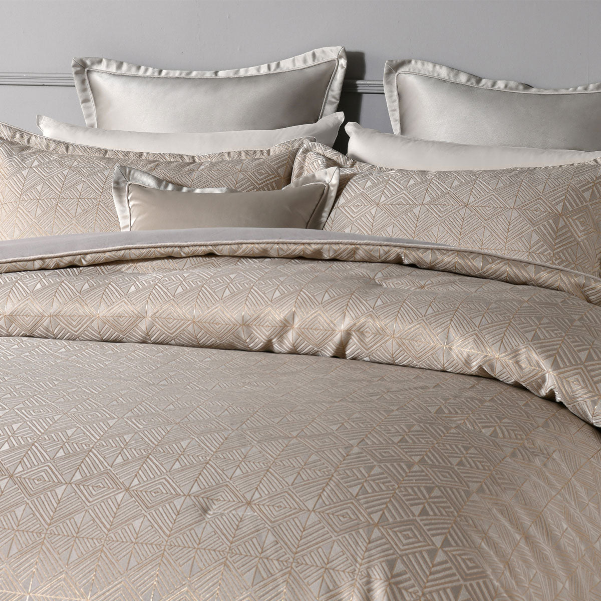 Bianca Bellagio Gold 6 Pcs Jacquard Geometric Comforter Set Queen/King V442-BCA-COMFORTER-BELLAGIO-GOLD-KI