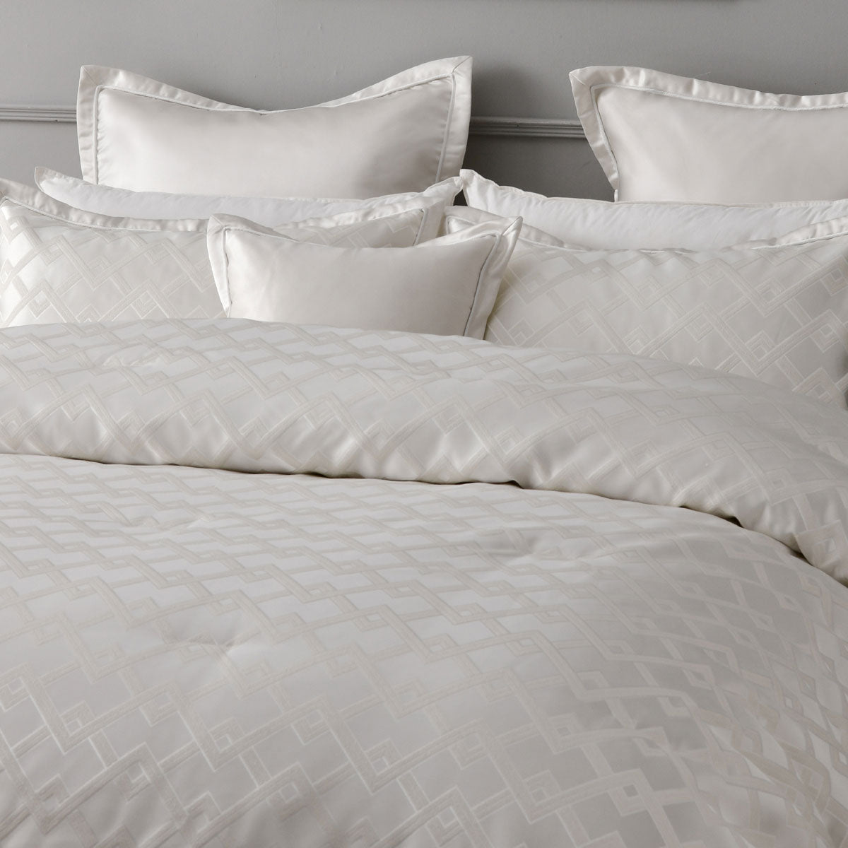 Bianca Firenze Pearl 6 Pcs Jacquard Geometric Comforter Set Queen/King V442-BCA-COMFORTER-FIRENZE-PEARL-KI