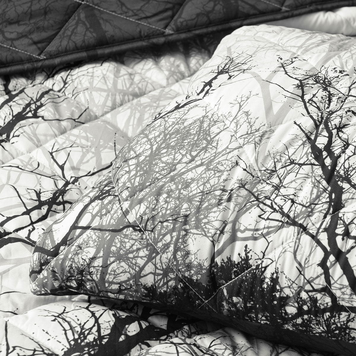 Bianca Boscage Black Forest Printed Quilted Polyester Coverlet Set Super King V442-BCA-COVERLETS-BOSCAGE-BLACK-SK