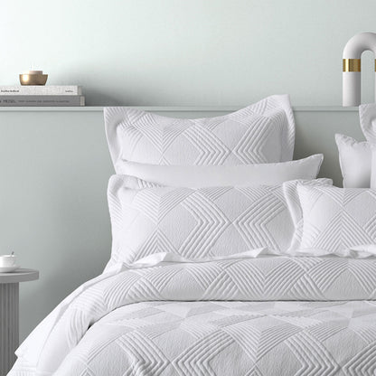 Bianca Cassiano White Polyester Jacquard Coverlet Set Queen/King V442-BCA-COVERLETS-CASSIANO-WHITE-KI