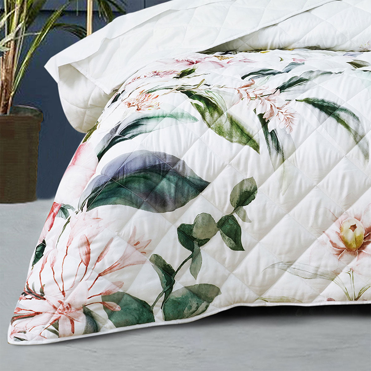 Bianca Indi White Polyester Coverlet Set Queen/King V442-BCA-COVERLETS-INDI-WHITE-KI