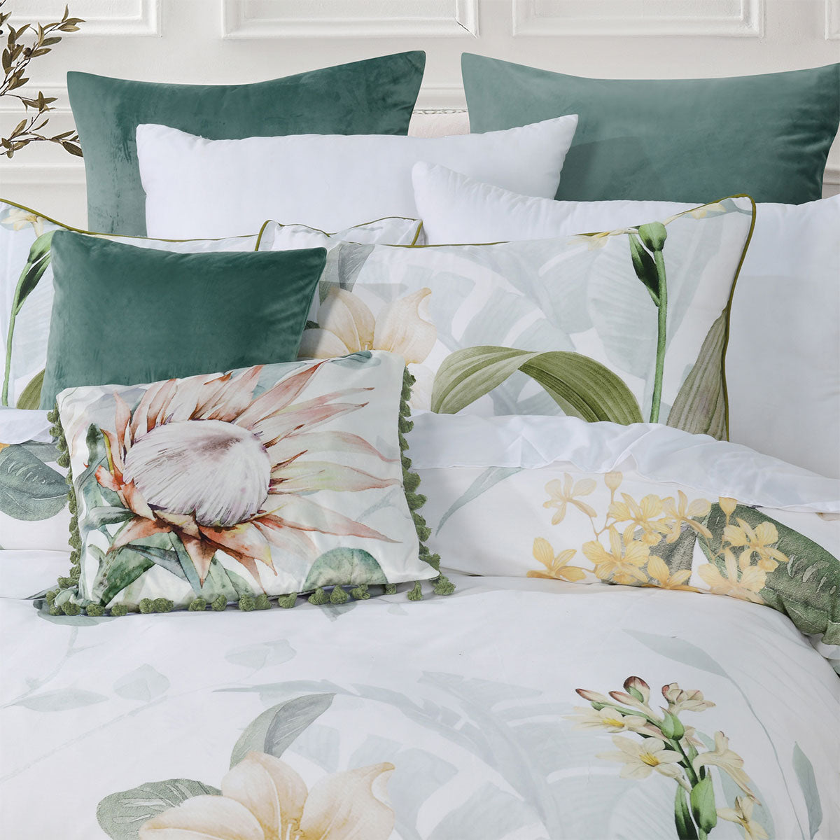 Bianca Helensvale White Floral Cotton Sateen Quilt Cover Set Queen V442-BCA-QUILTCS-HELENSVALE-WHITE-QS