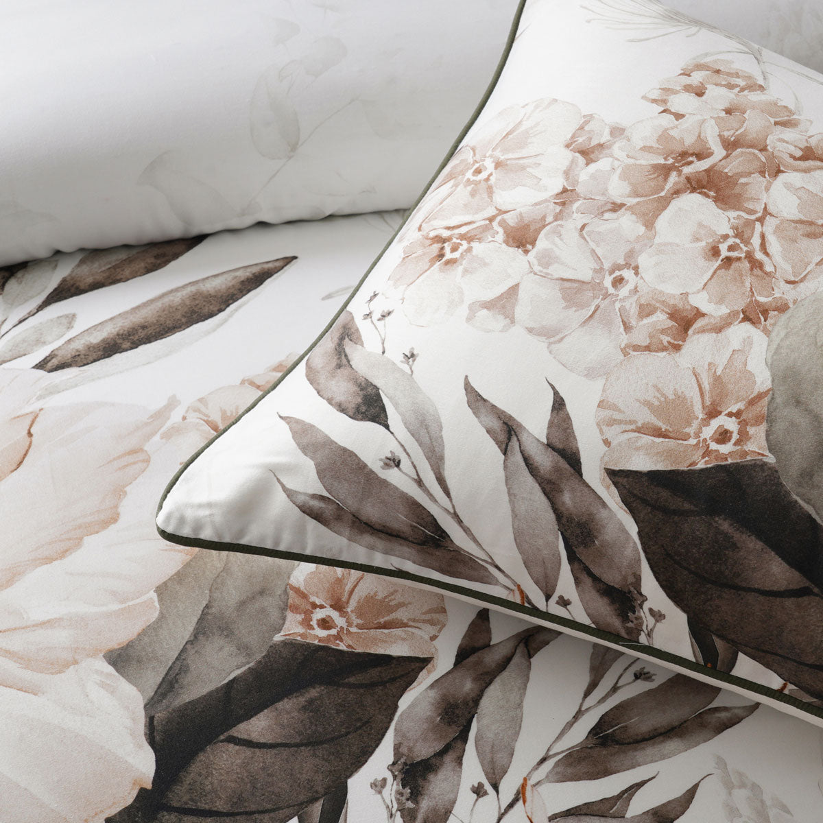 Bianca Somerset White Cotton Sateen Floral Quilt Cover Set King V442-BCA-QUILTCS-SOMERSET-WHITE-KI