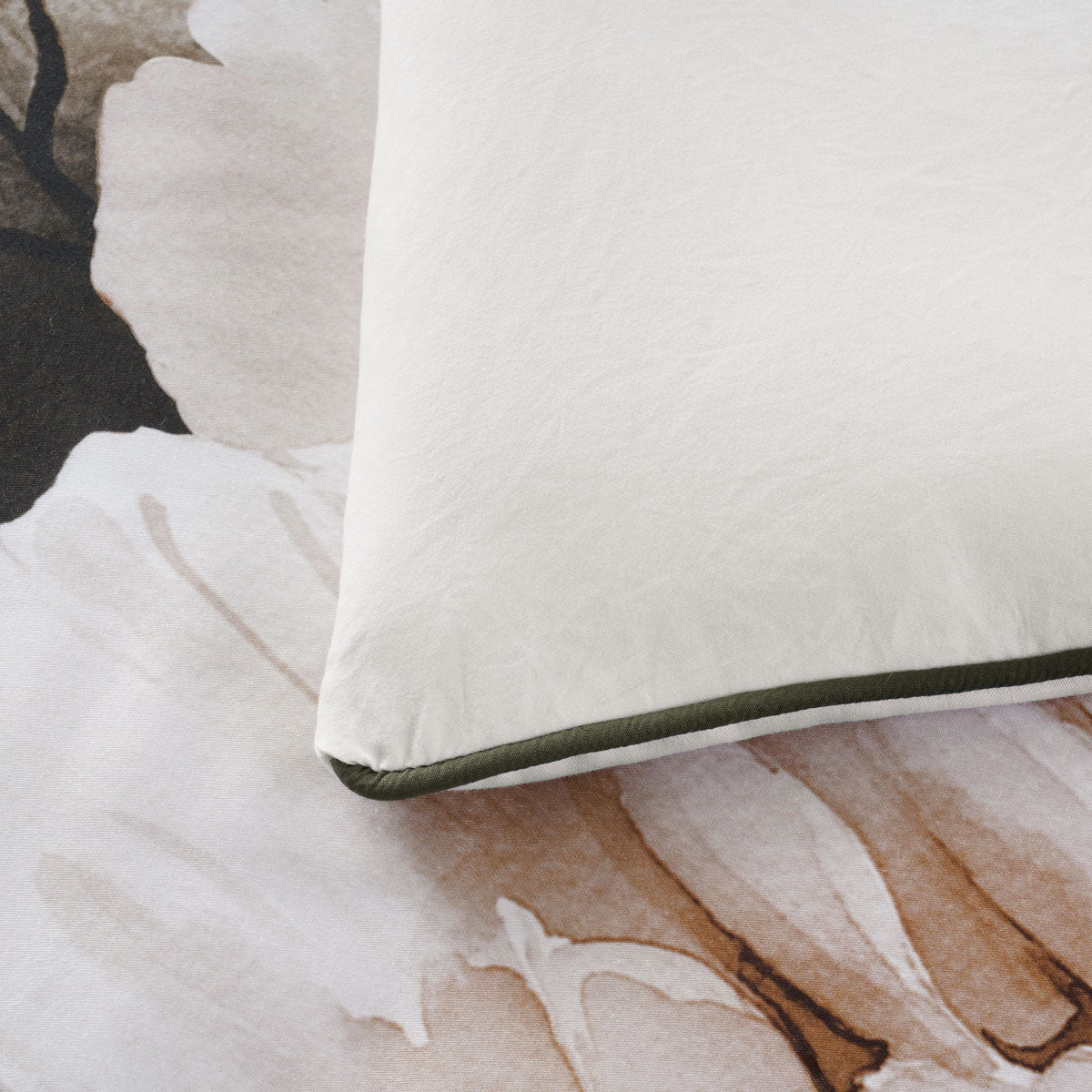 Bianca Somerset White Cotton Sateen Floral Quilt Cover Set Queen V442-BCA-QUILTCS-SOMERSET-WHITE-QS