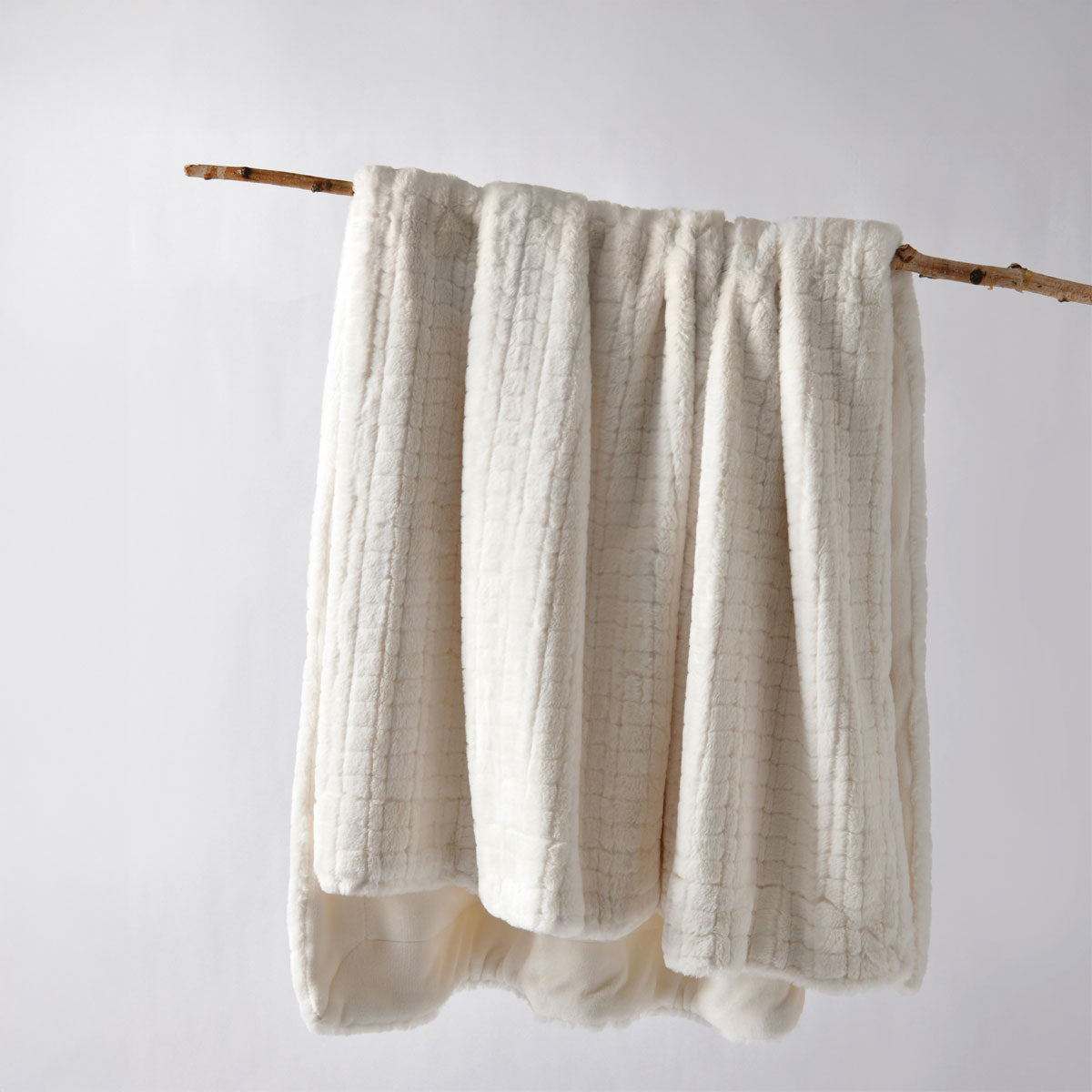 Bianca Tambar Natural Faux Fur Throw Rug 130 x 170 cm V442-BCA-THROW-TAMBAR-NATURAL-RE