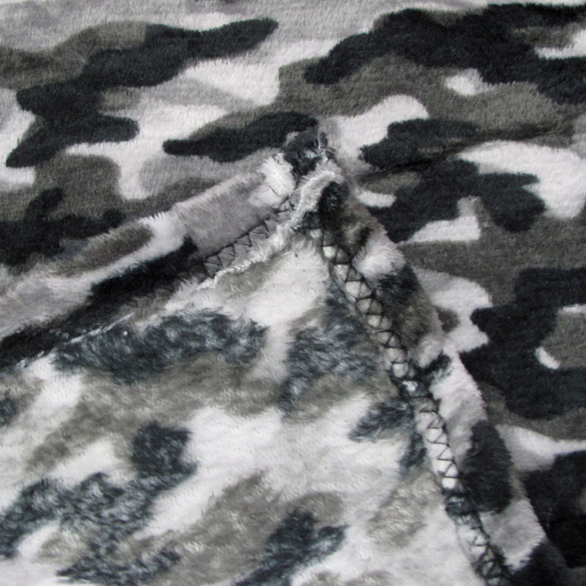 190GSM Boys Cool Ultra Soft Coral Fleece Throw 127 x 152cm Army Camouflage V442-BZO-THROW-CORALARMYCAMOUFLAGE-GREY-RE