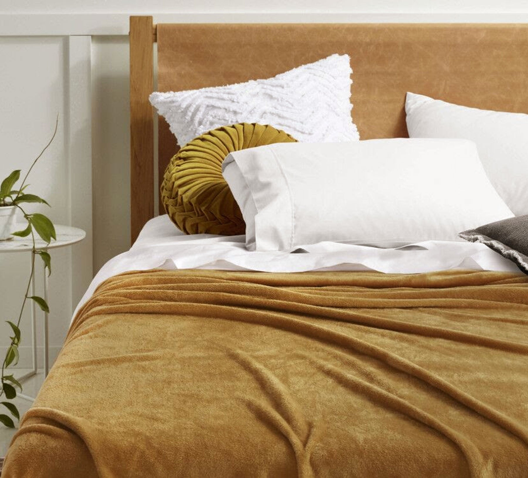 Accessorize Super Soft Blanket Queen/King Gold Harmony V442-HIN-BLANKET-SUPERSOFT-GOLDHARMONY-QS