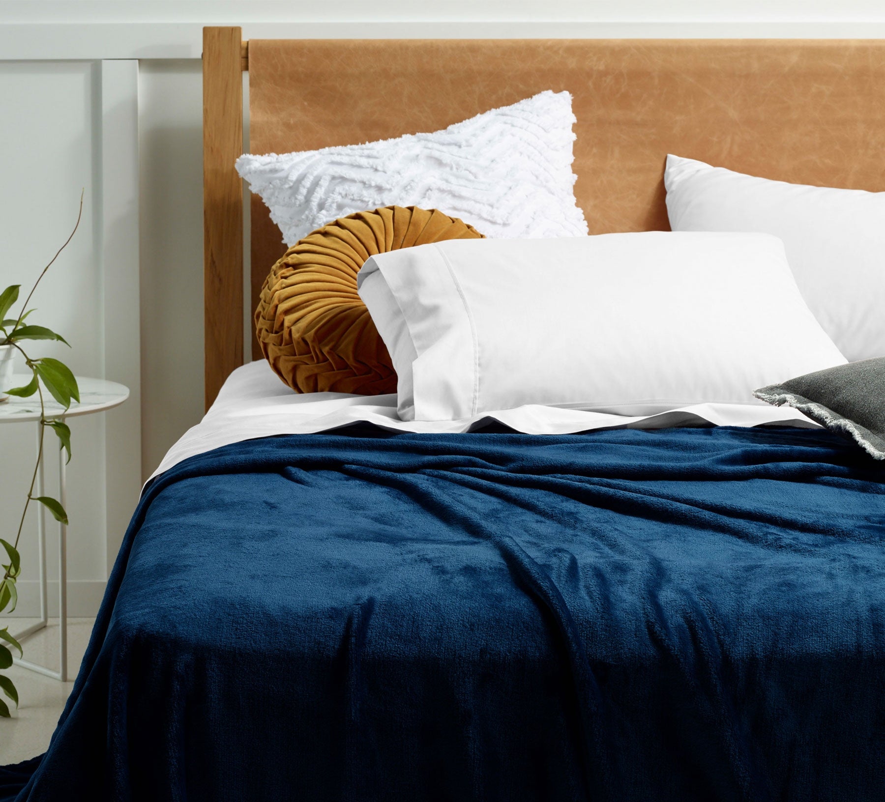 Accessorize Super Soft Blanket Queen/King Ink Blue V442-HIN-BLANKET-SUPERSOFT-INKBLUE-QS