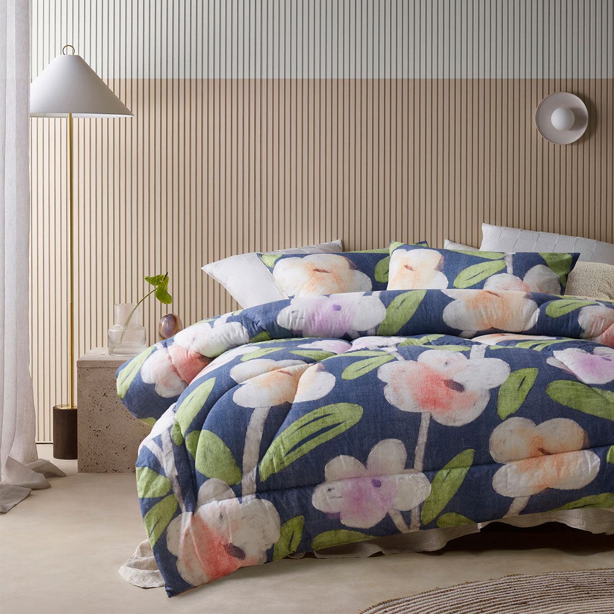 Accessorize Bella Blue Floral 3 Piece Comforter Set King V442-HIN-COMFORTER-BELLA-BLUE-KI