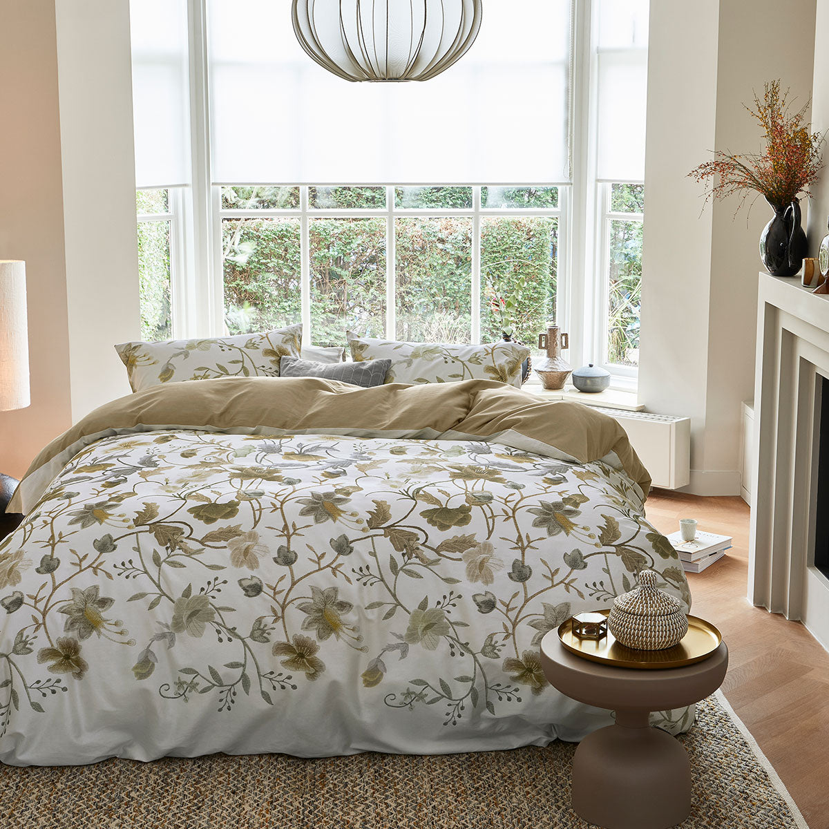 Bedding House Elizabeth White Cotton Sateen Quilt Cover Set Queen V442-HIN-QUILTCS-ELIZABETH-WHITE-QS