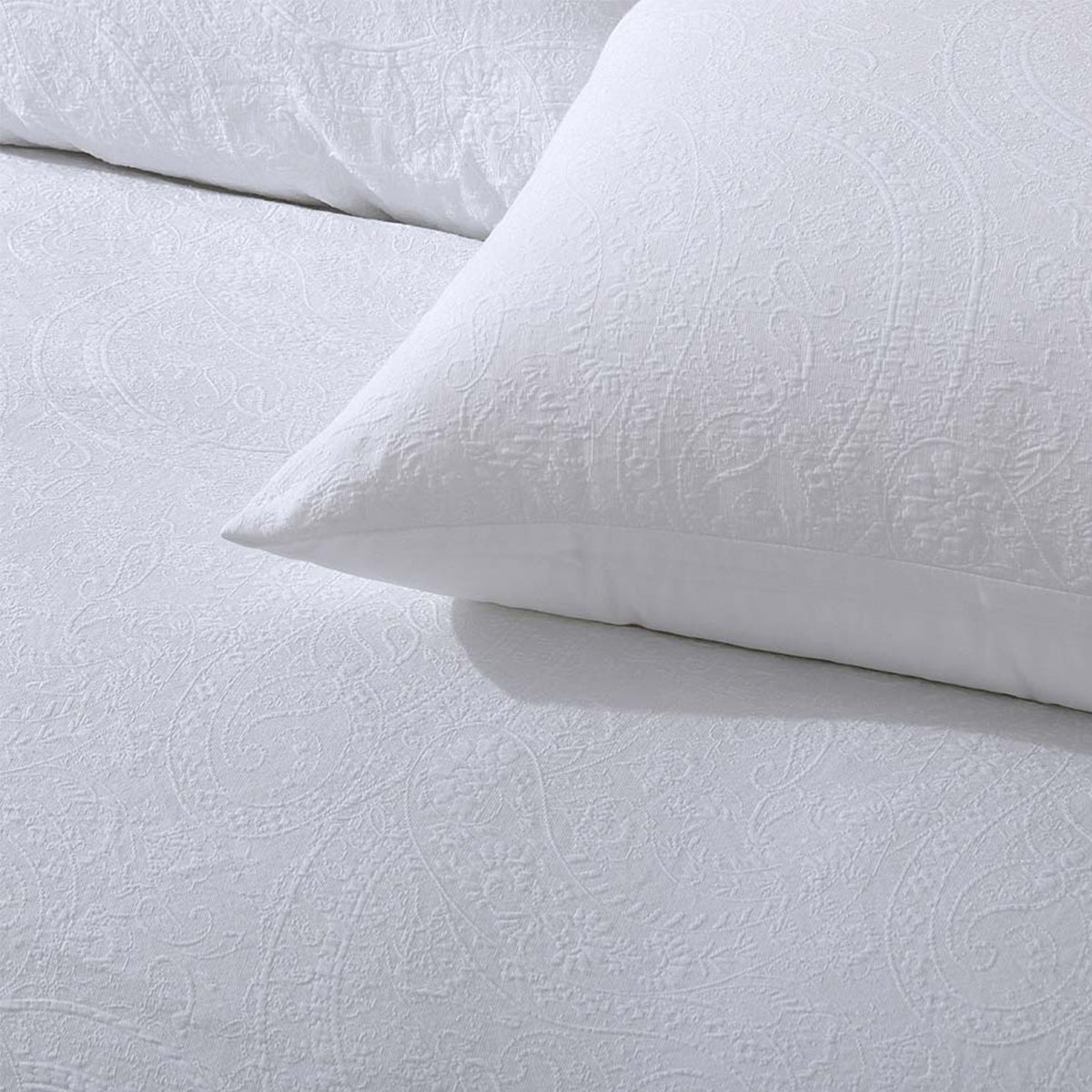 Accessorize Elma White Jacquard Quilt Cover Set King V442-HIN-QUILTCS-ELMA-WHITE-KI
