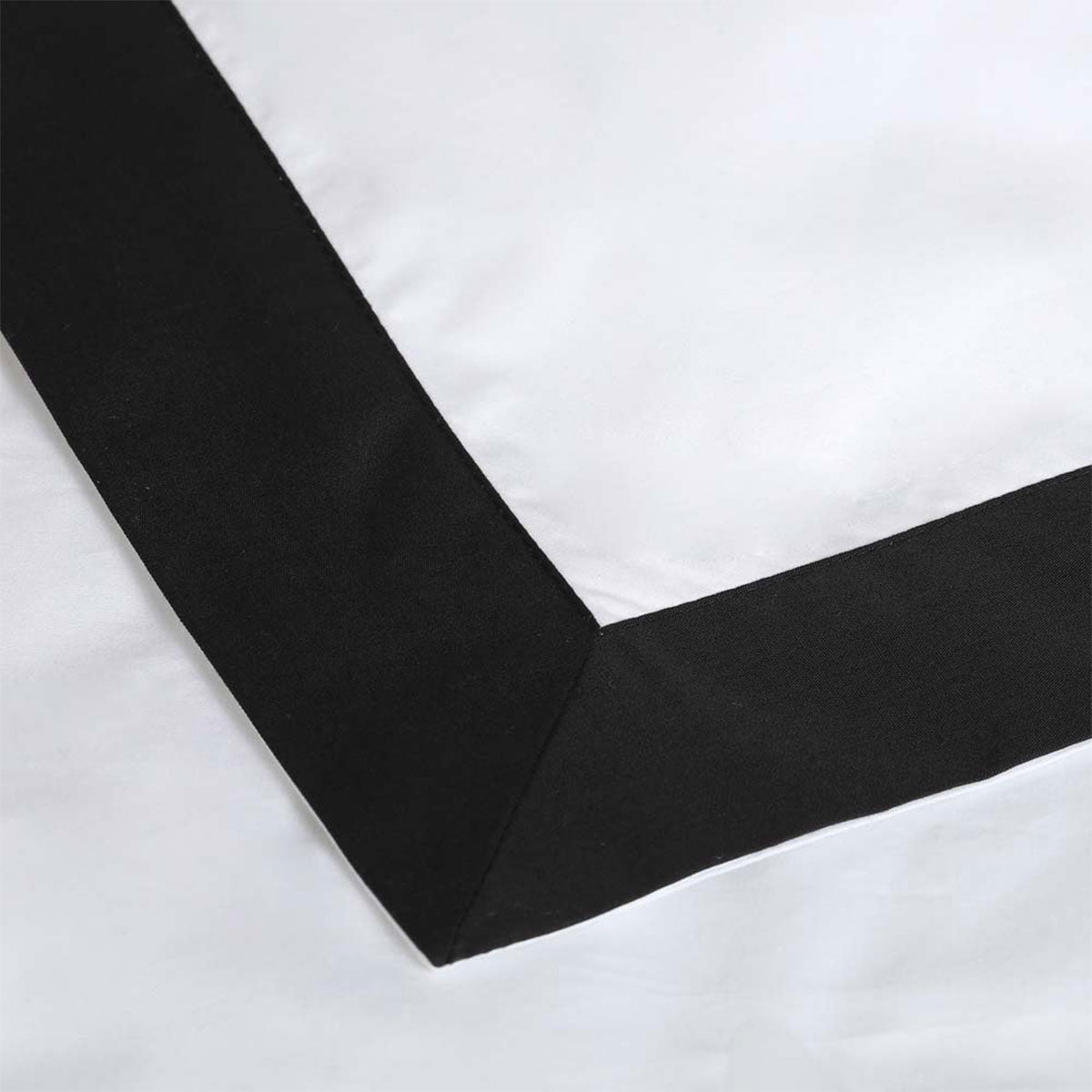 Accessorize White/Black Tailored Hotel Deluxe Cotton Quilt Cover Set Queen V442-HIN-QUILTCS-HOTELTAILORED-WHITEBLACK-QS