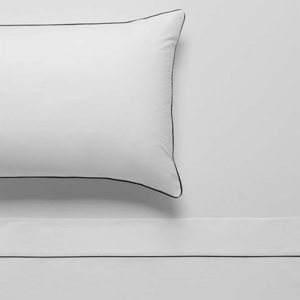 Accessorize White/Black Piped Hotel Deluxe Cotton Sheet Set Super King V442-HIN-SHEETS-HOTELPIPED-WHITEBLACK-SK